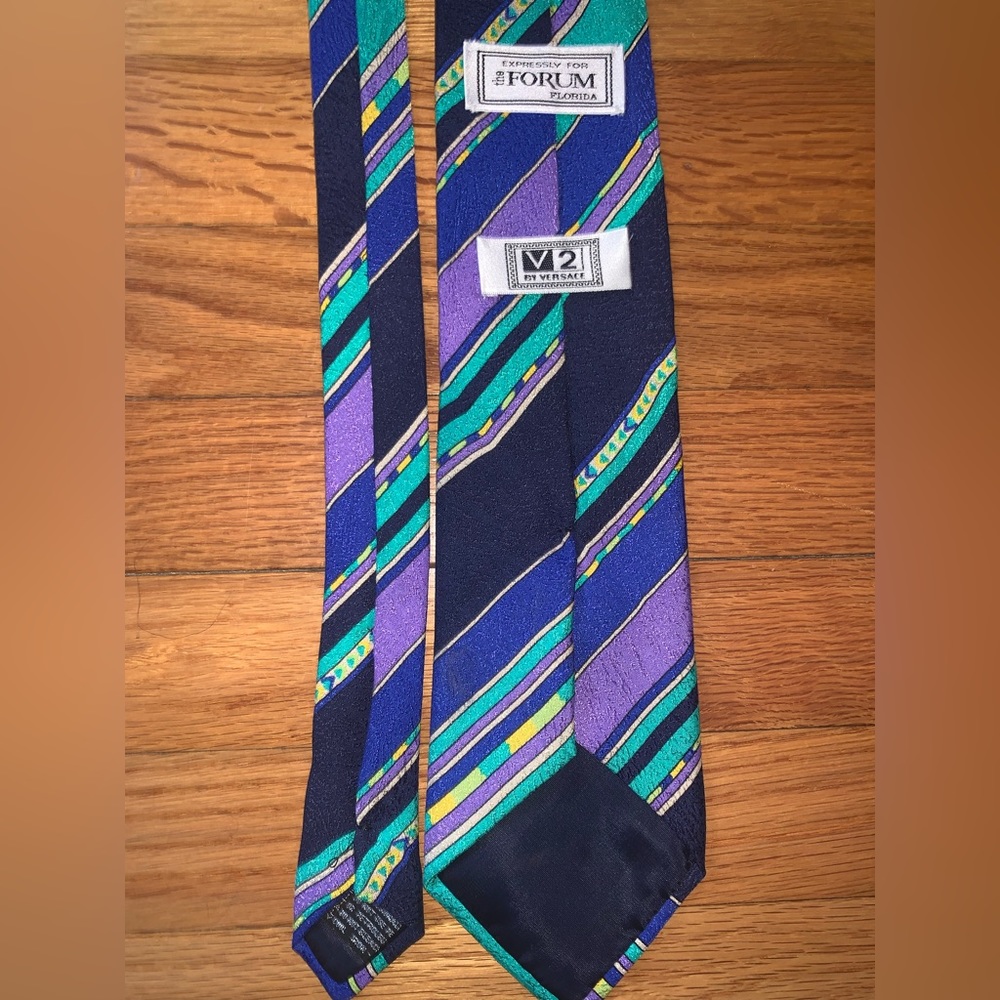 Versace 100% Silk Geometric tie - Picture 2 of 2